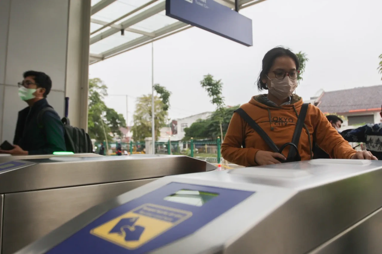 Uji Coba Stasiun KRL...