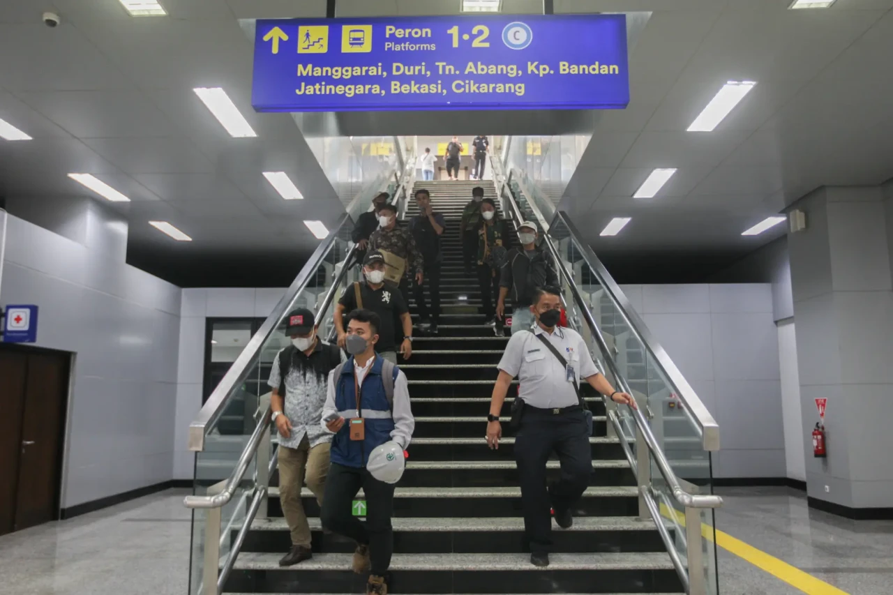 Uji Coba Stasiun KRL...