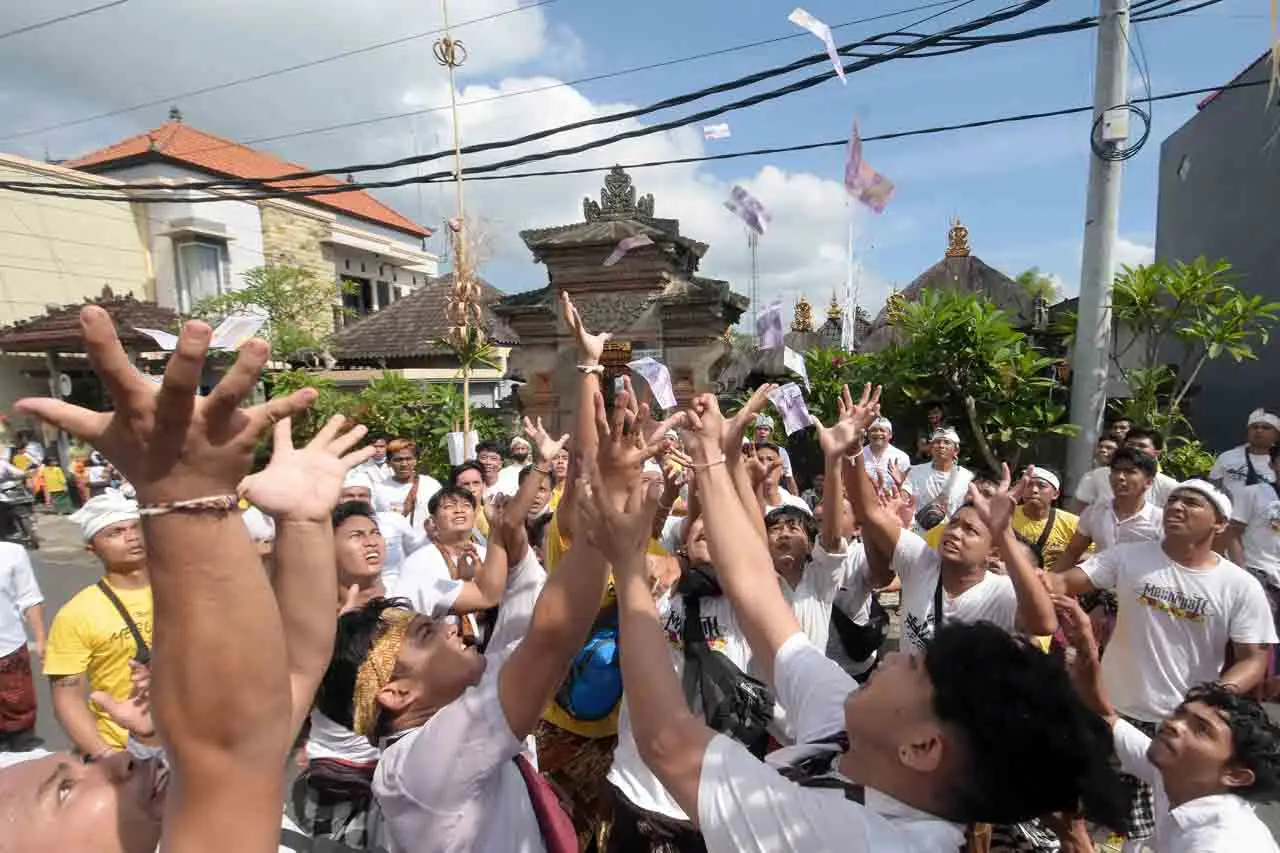 Tradisi Mesuryak Perayaan...