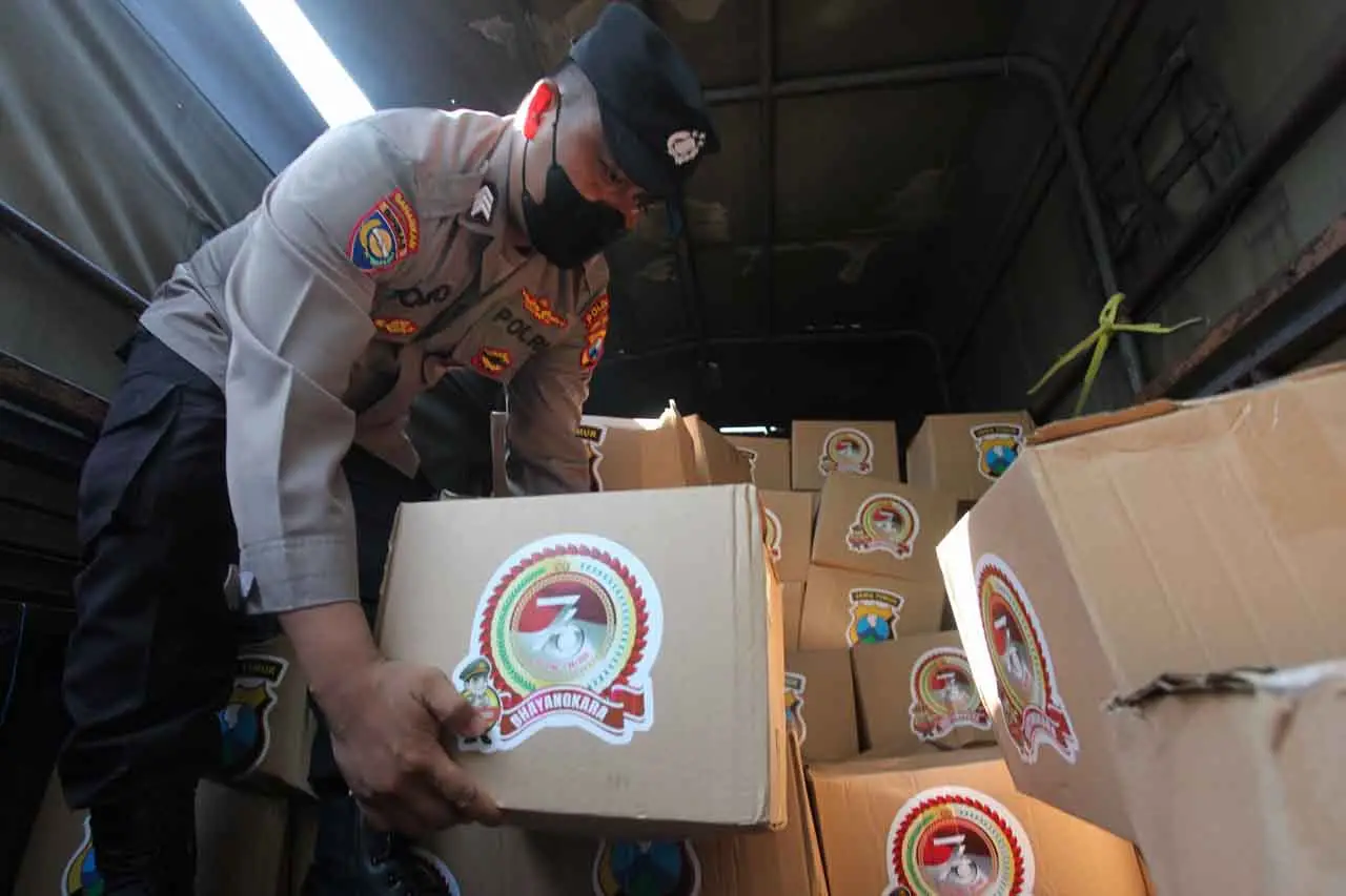 Pembagian Paket Sembako...