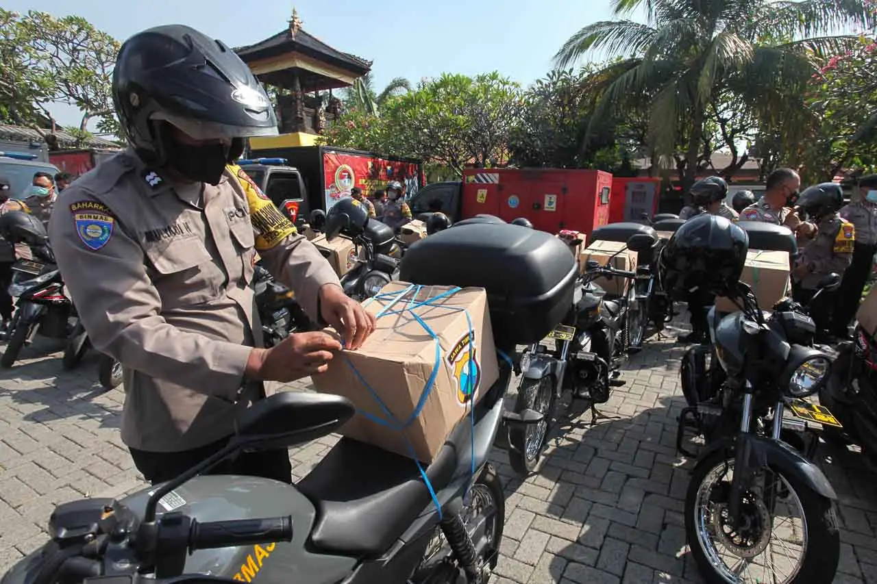 Pembagian Paket Sembako...
