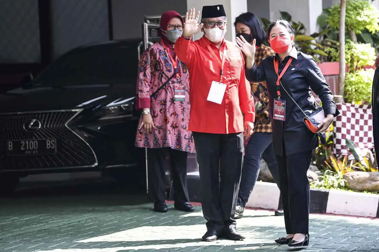 Jokowi Hadiri Rakernas...