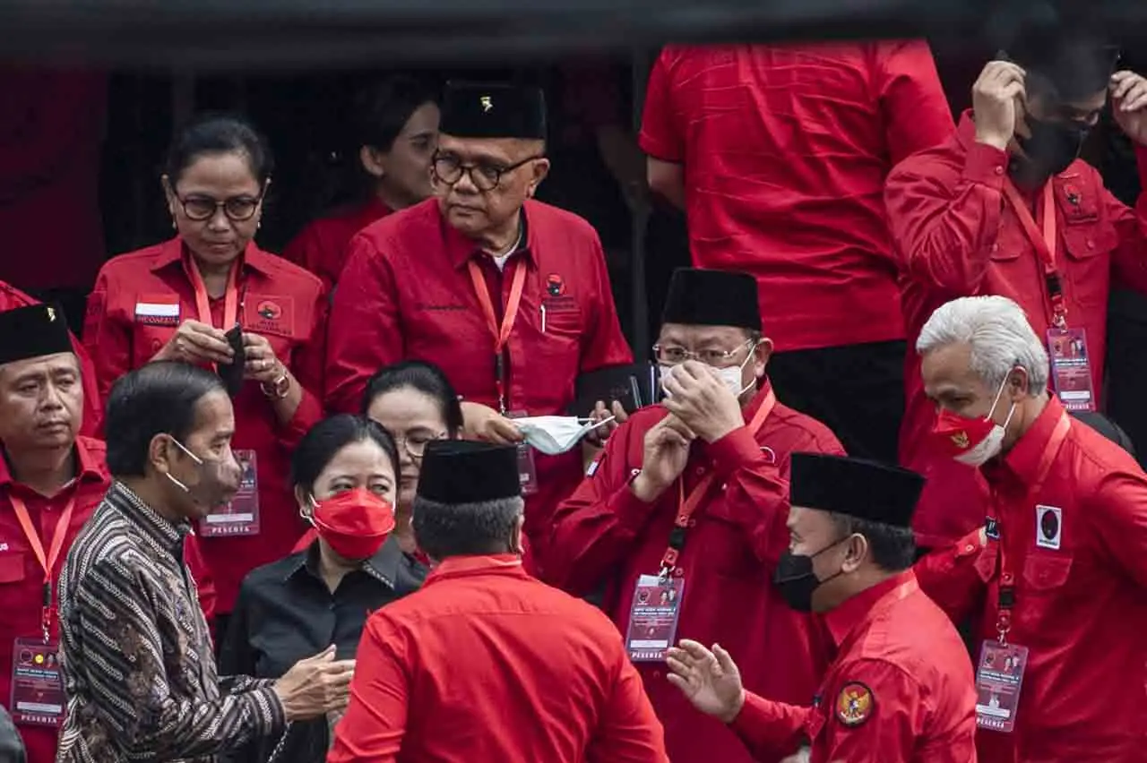 Hadiri Rakernas II PDI...