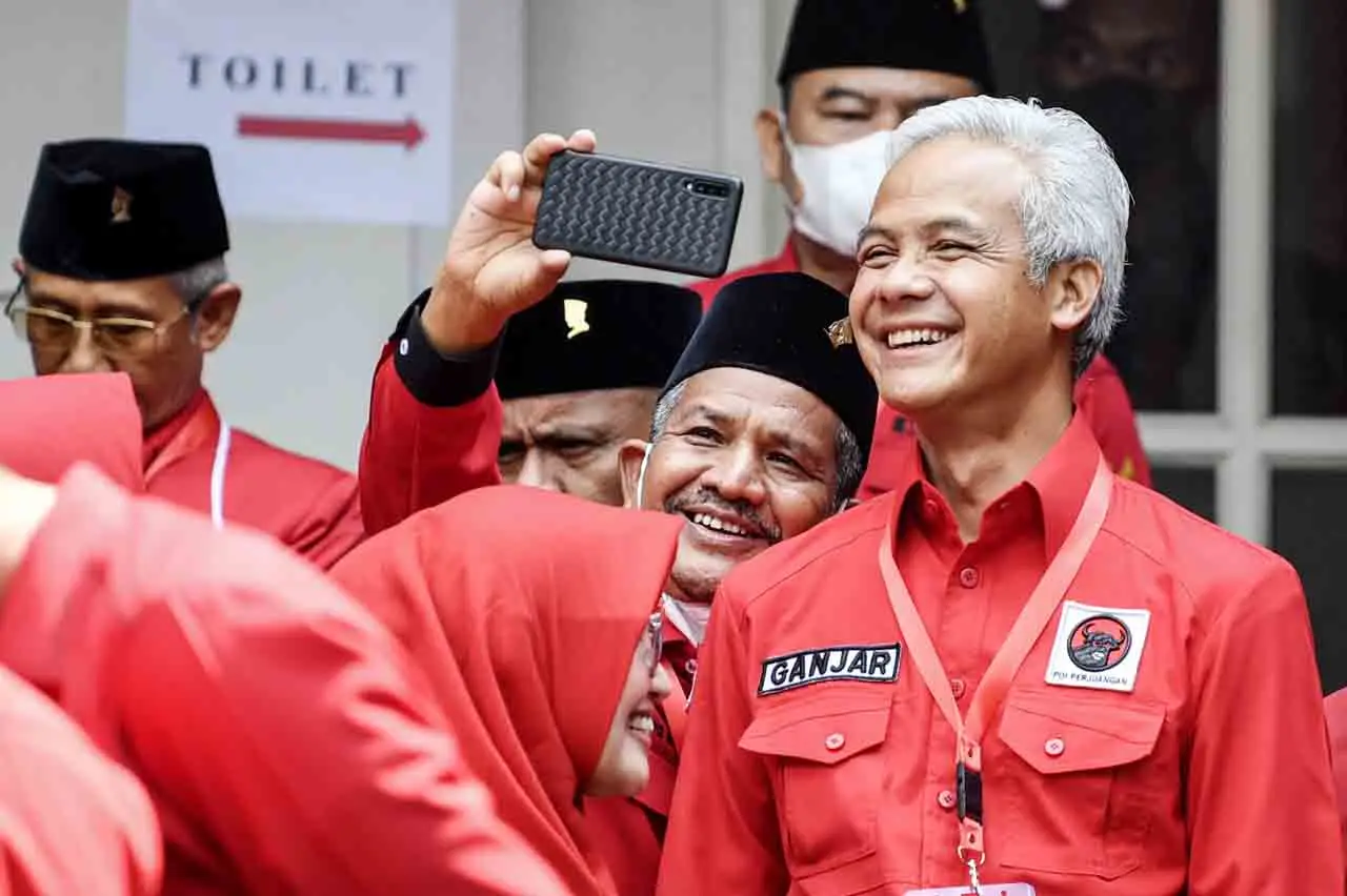 Hadiri Rakernas II PDI...