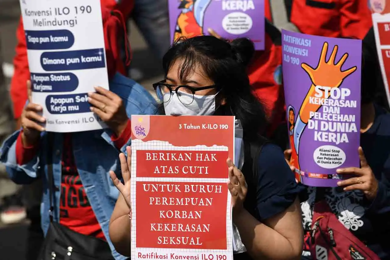 Aksi Unjuk Rasa Buruh...