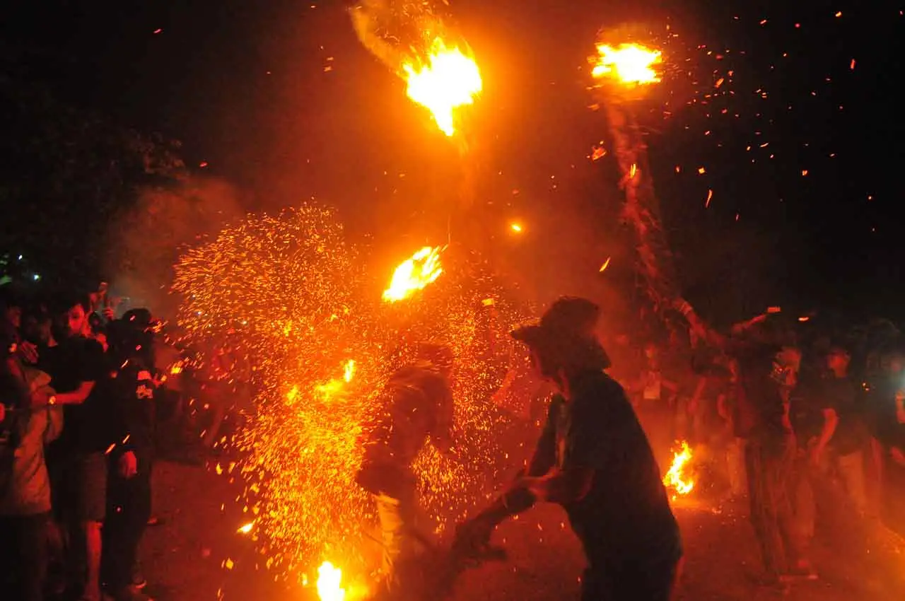 Tradisi Perang Obor...