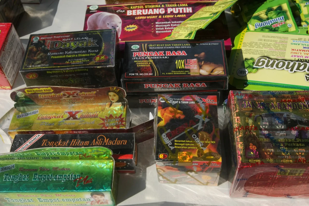 BPOM Semarang Musnahkan...