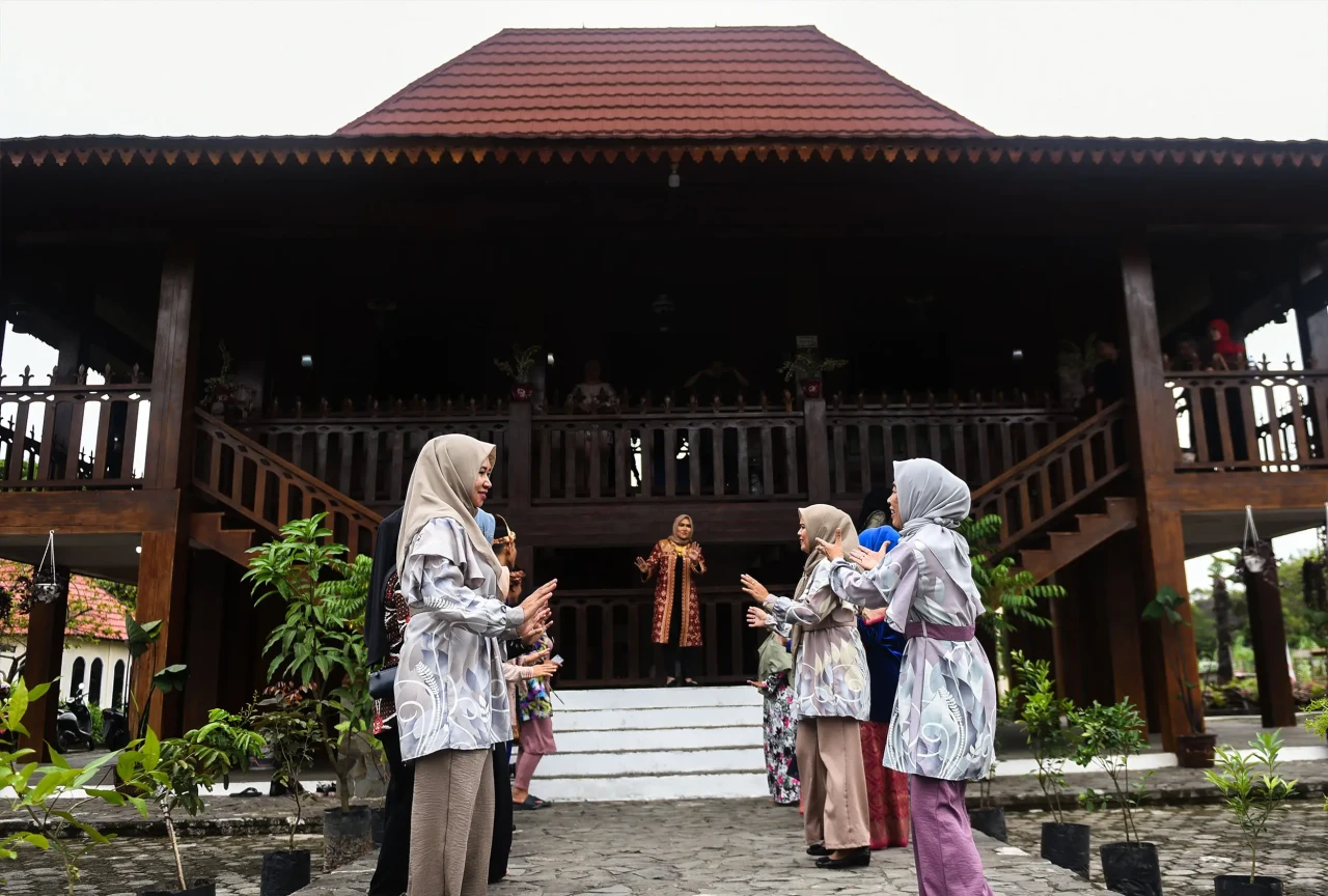 Wajah Khas Rumah Adat...