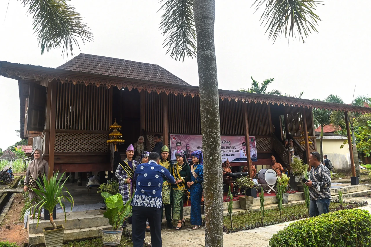 Wajah Khas Rumah Adat...