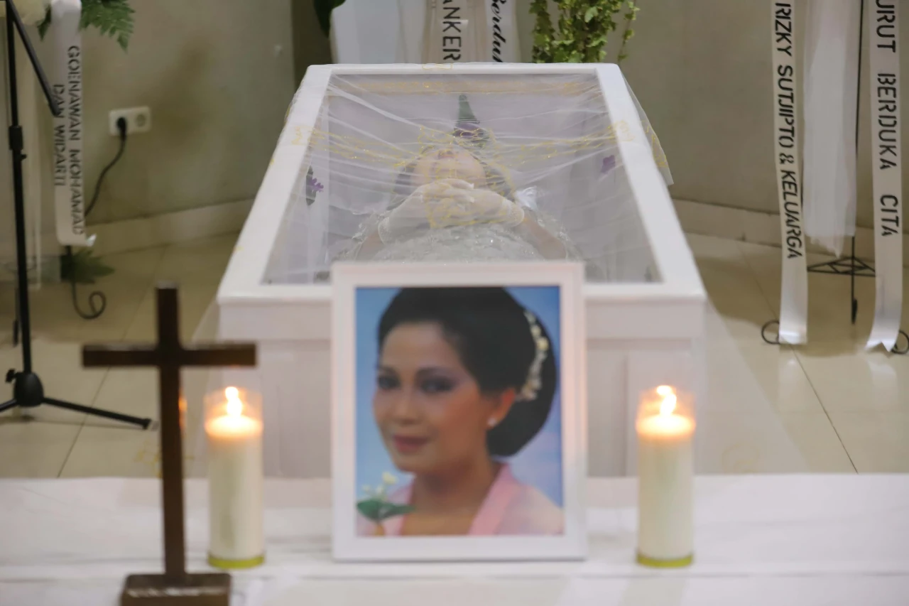 Aktris Senior Rima Melati...
