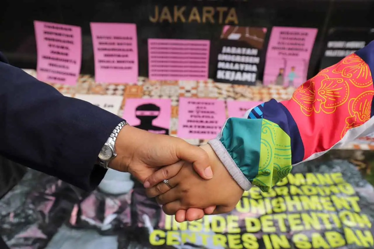 Aksi Unjuk Rasa Protes...
