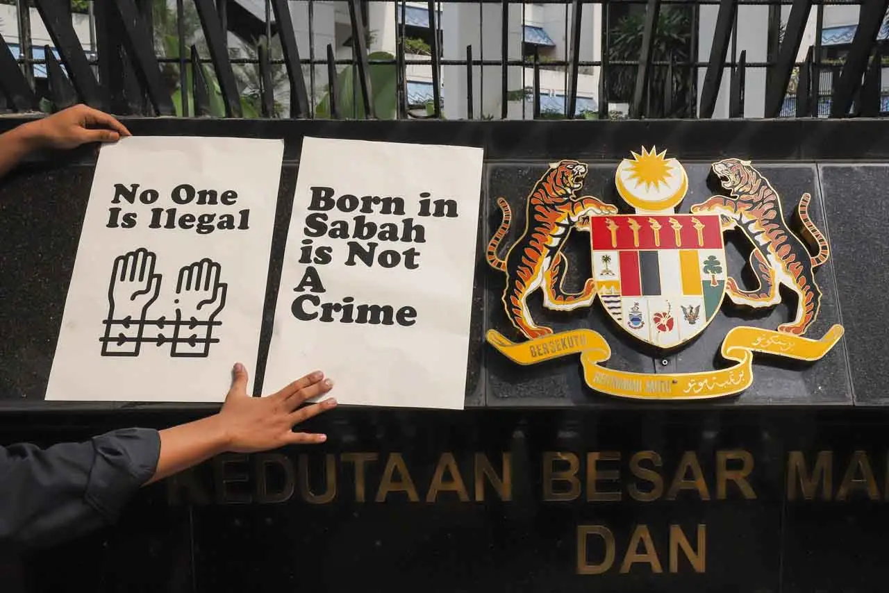 Aksi Unjuk Rasa Protes...