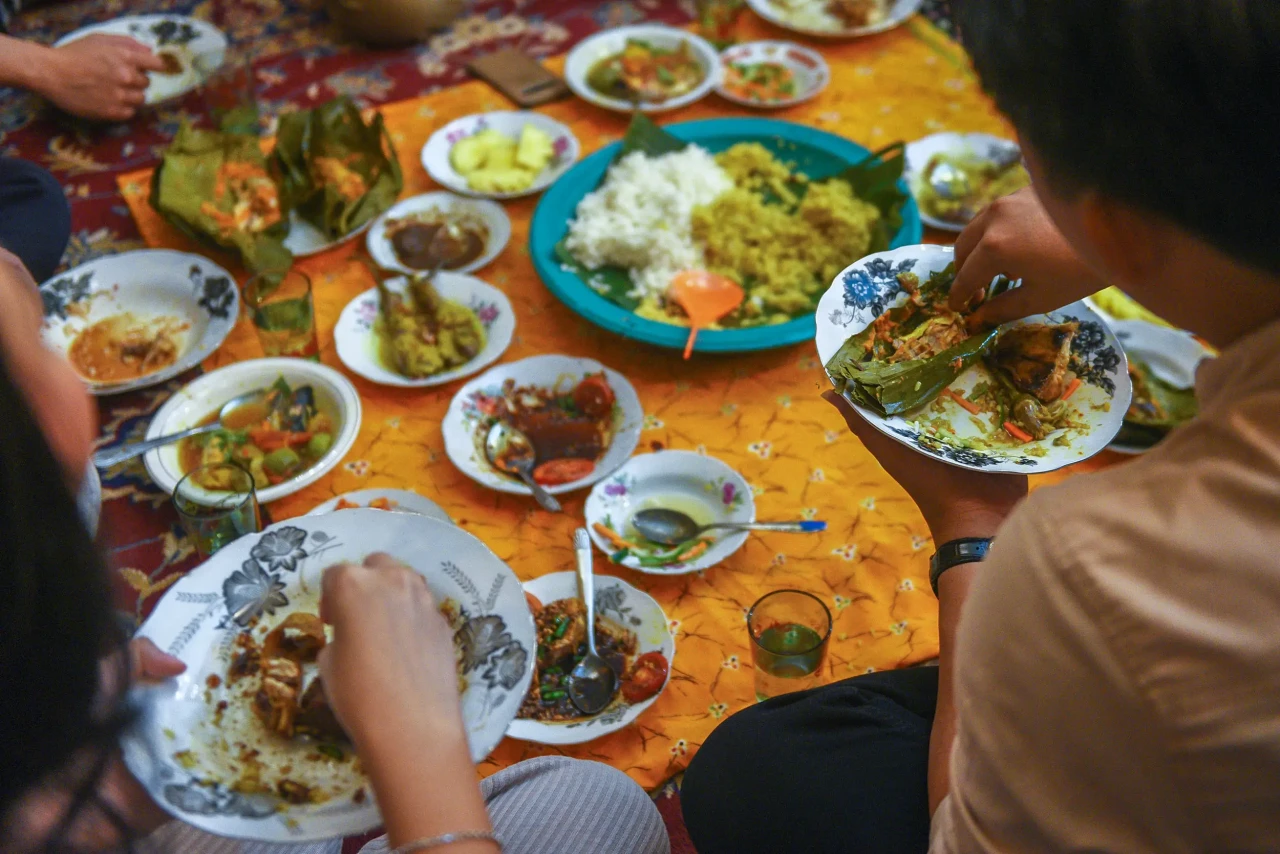 Ngidang, Tradisi Makan...