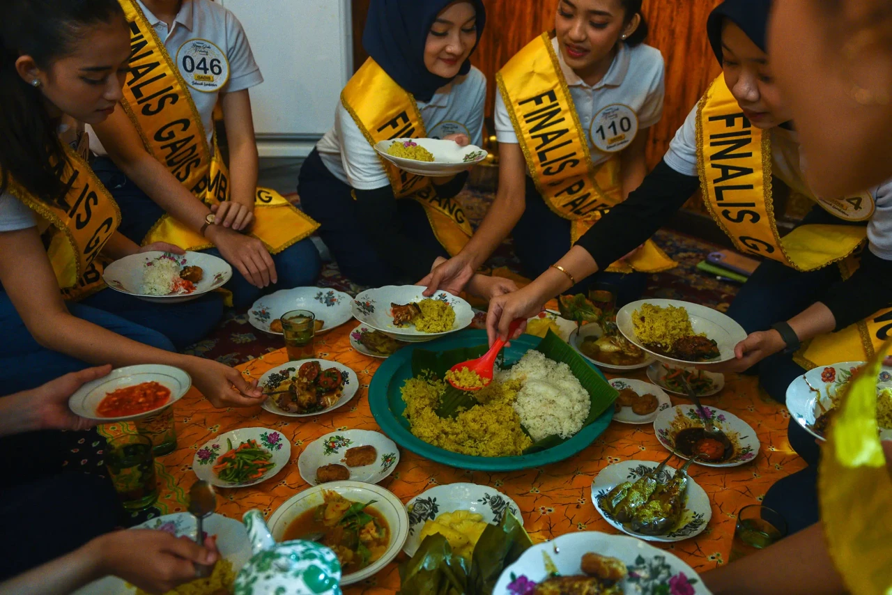 Ngidang, Tradisi Makan...