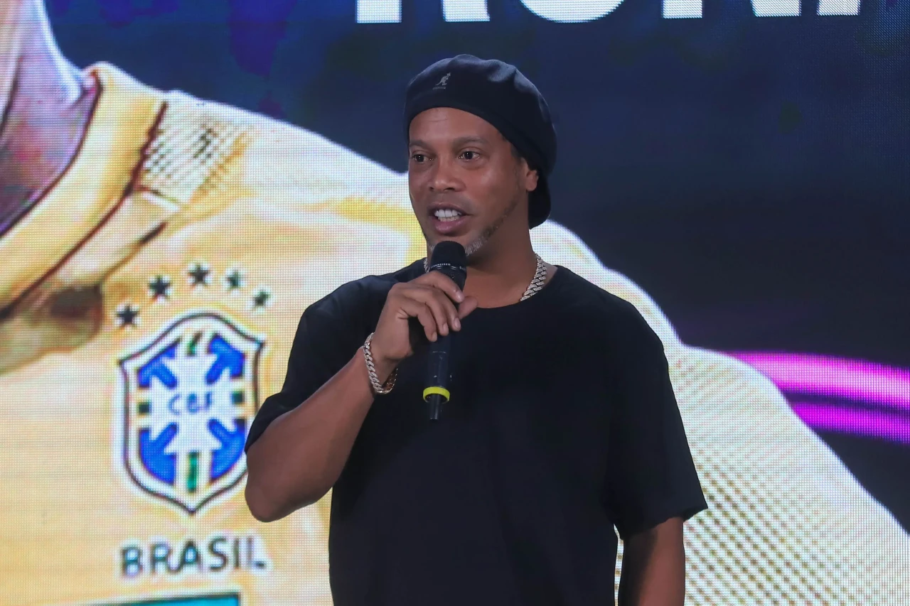 Gandeng Ronaldinho,...