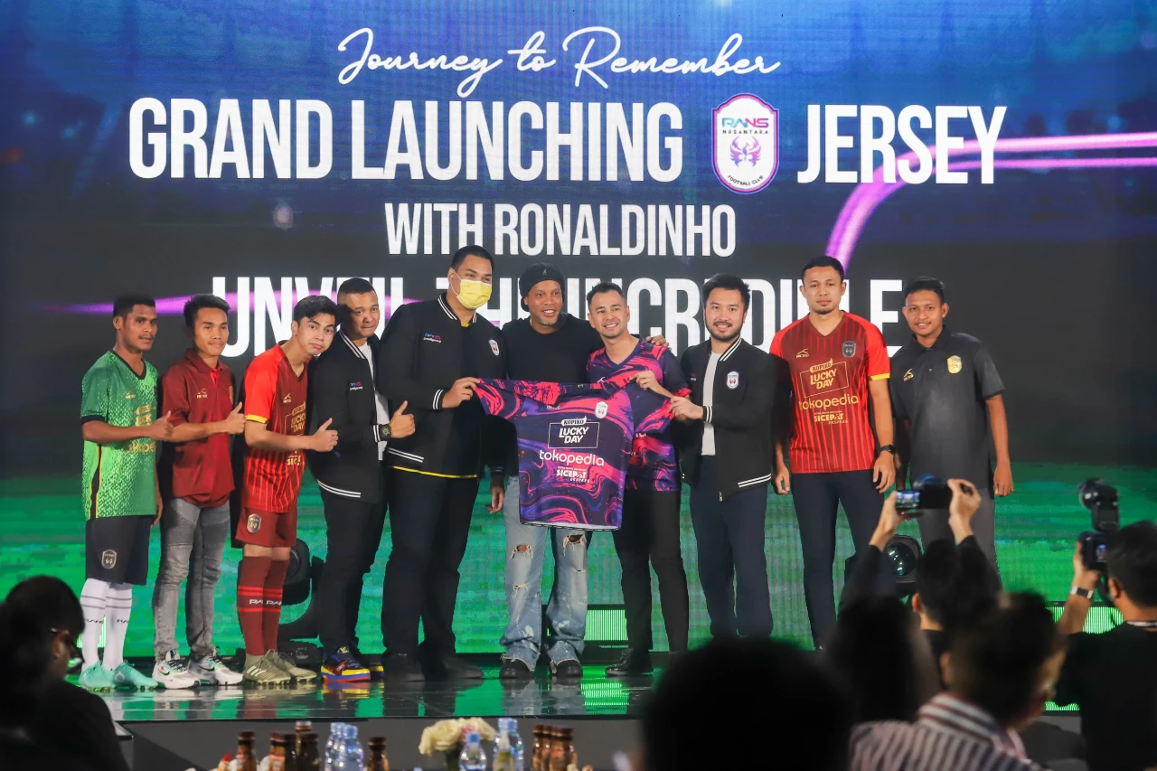 Gandeng Ronaldinho,...
