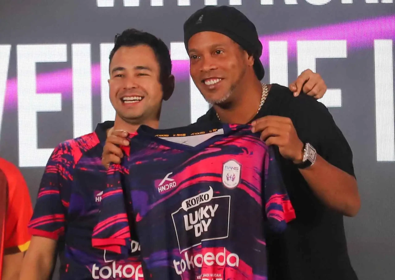 Gandeng Ronaldinho,...