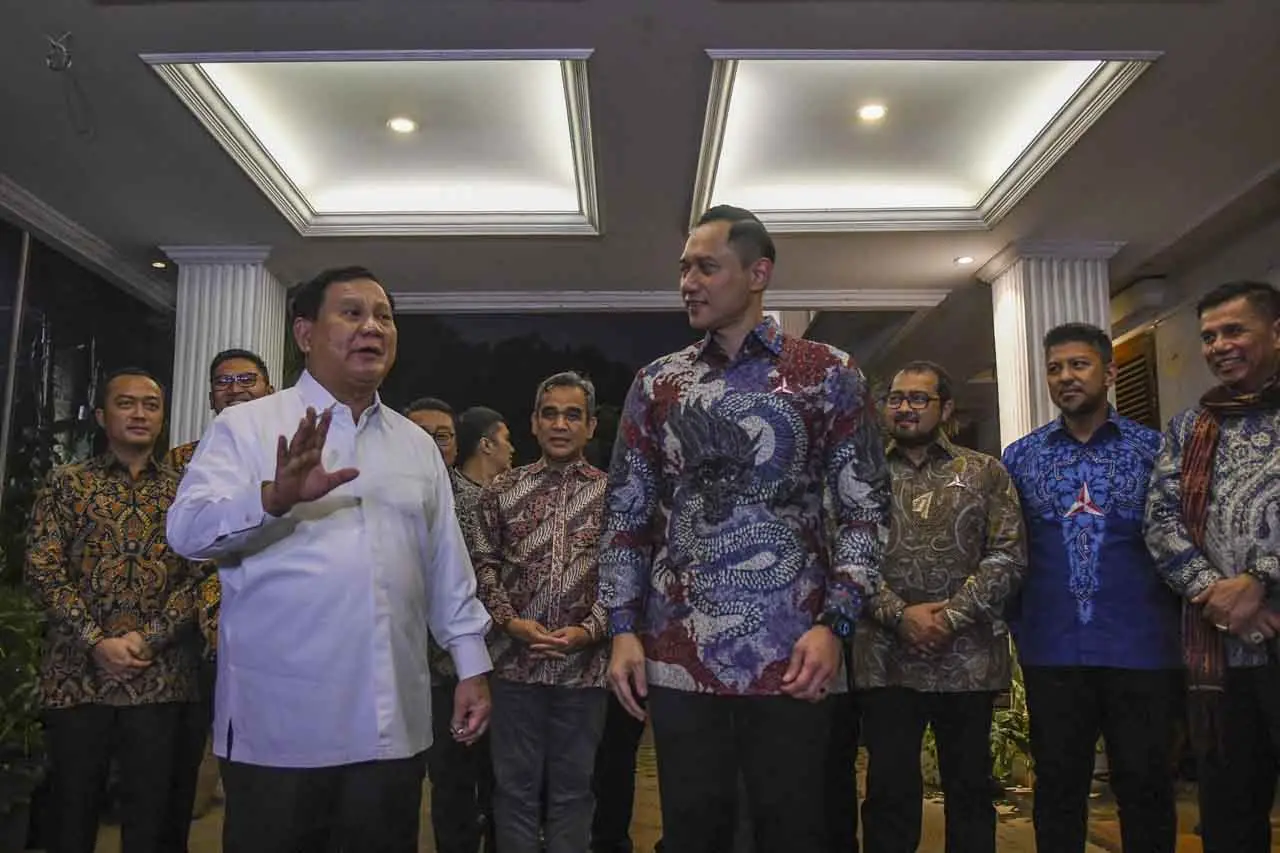 Pererat Komunikasi dan...
