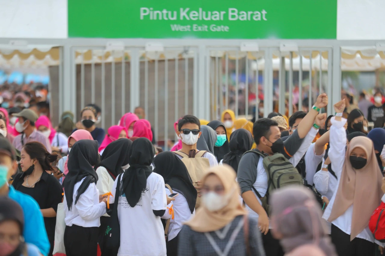 Antusiasme Warga Hadiri...