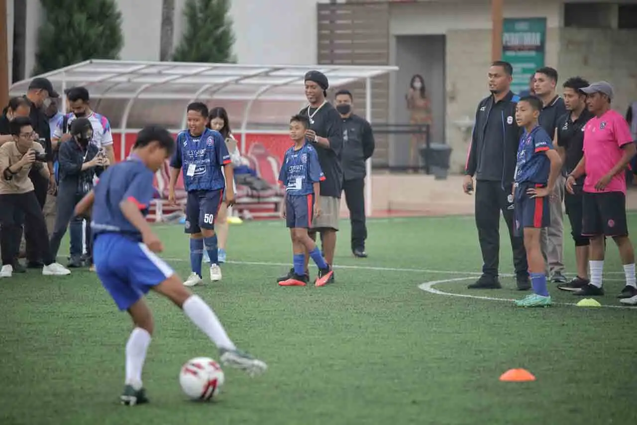Ronaldinho Beri Coaching...