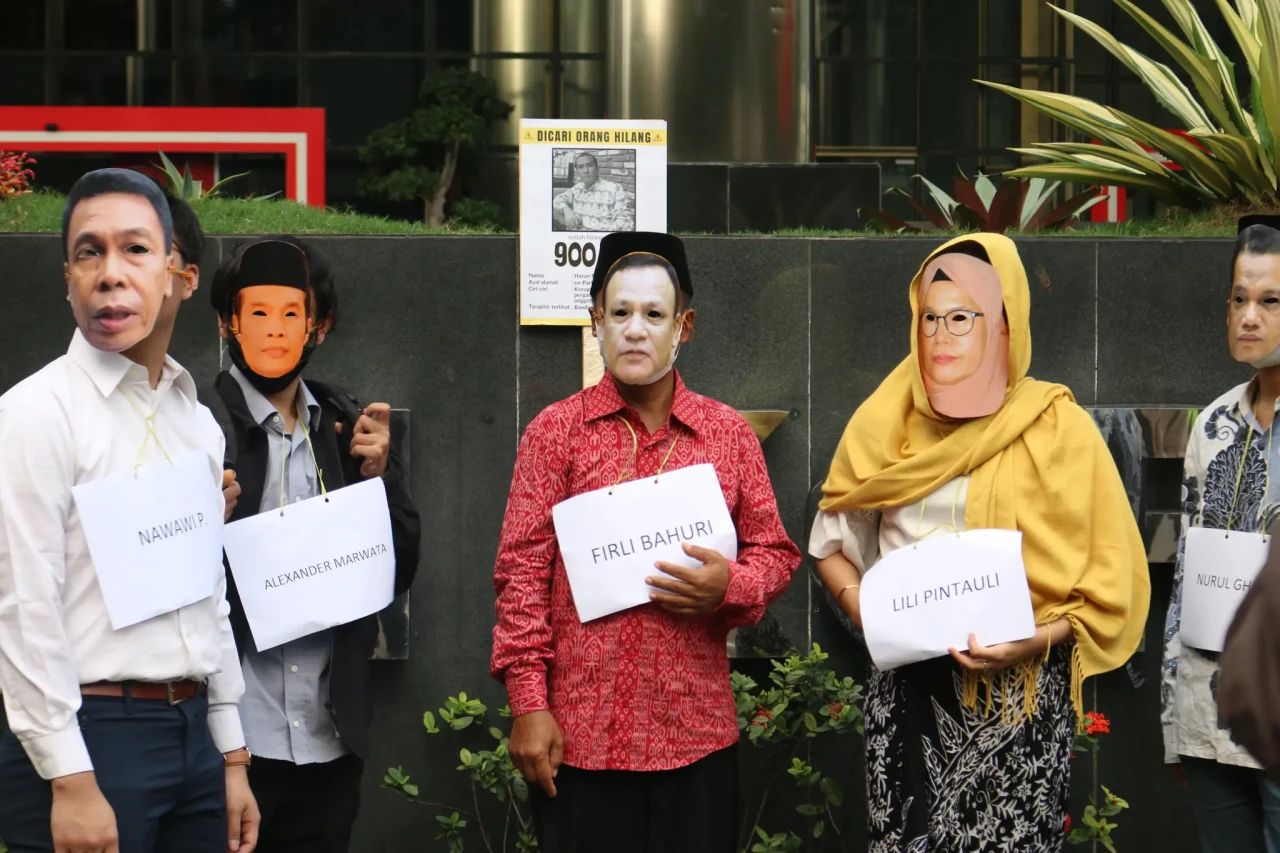900 Hari Menghilangnya...