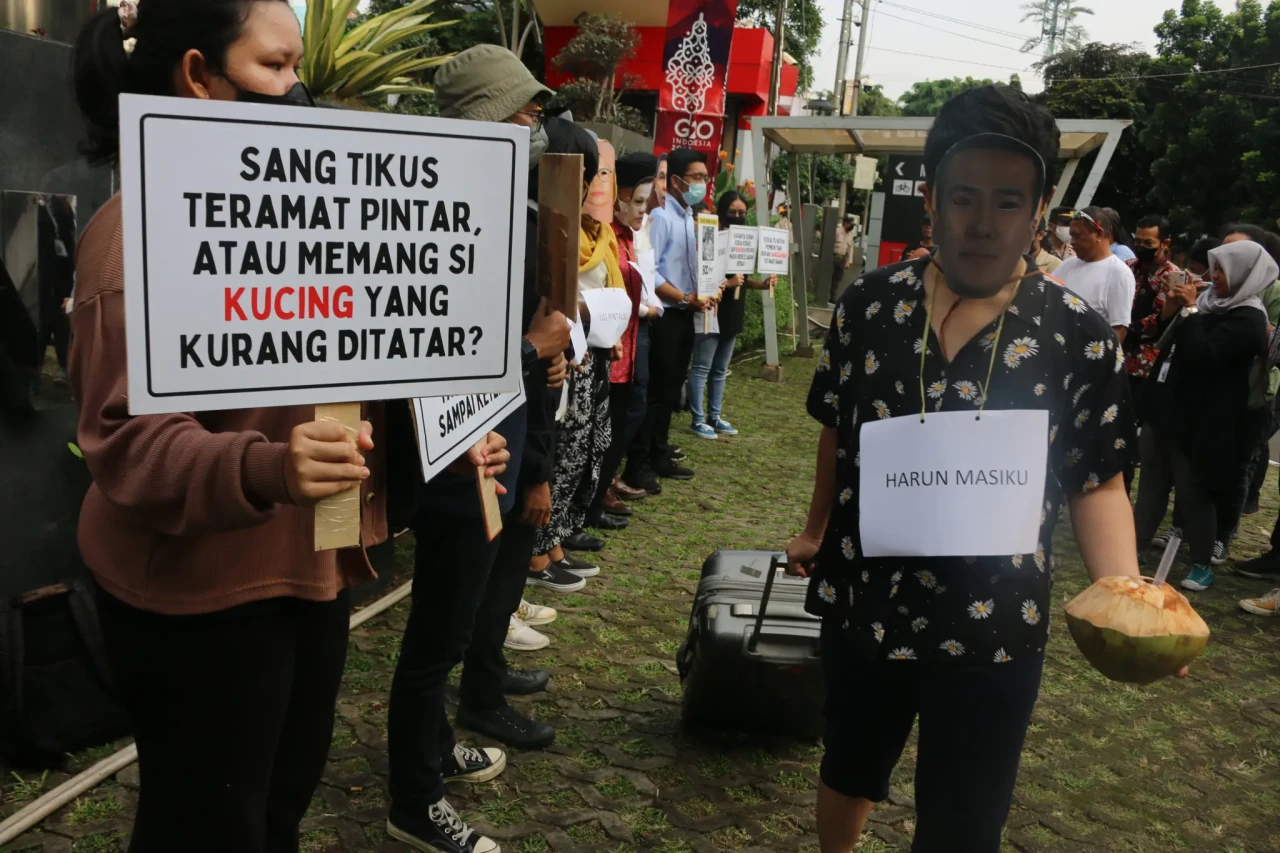900 Hari Menghilangnya...