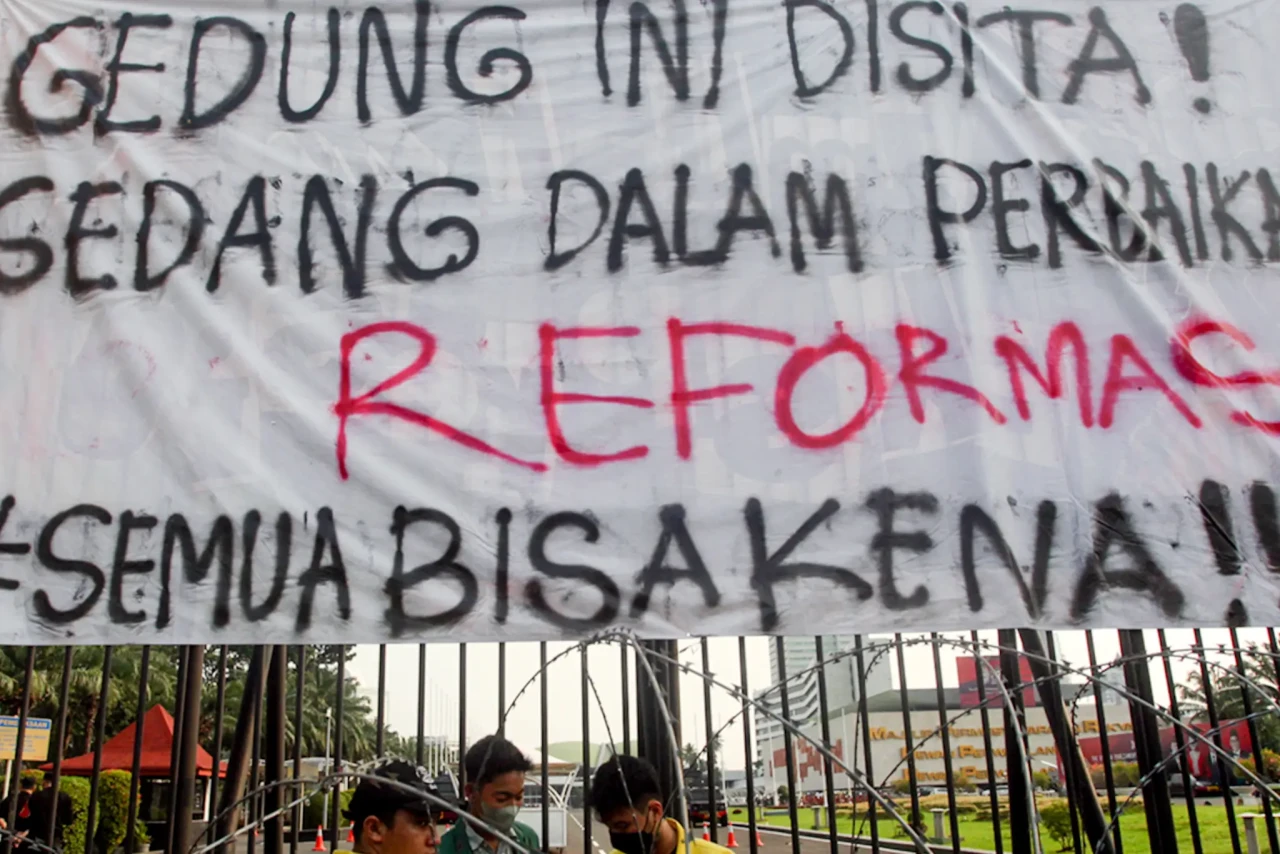 Aksi Mahasiswa Tolak...