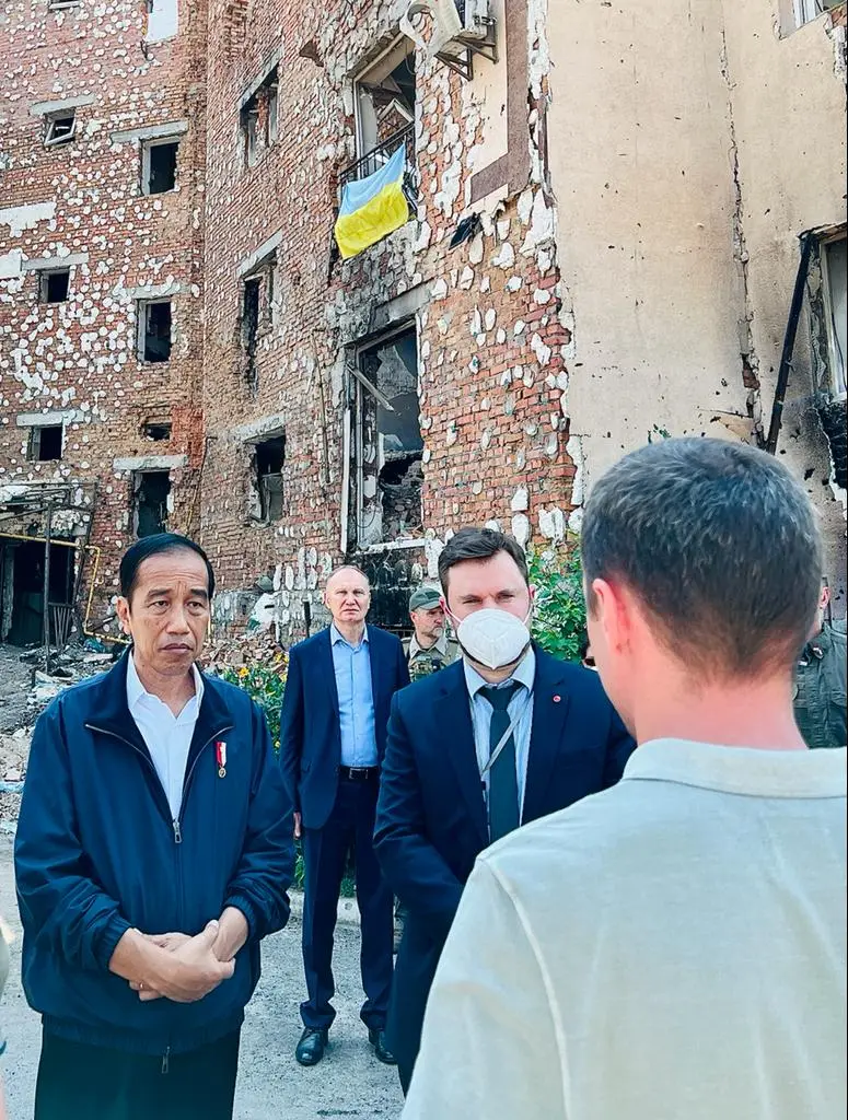 Jokowi Tinjau Apartemen...