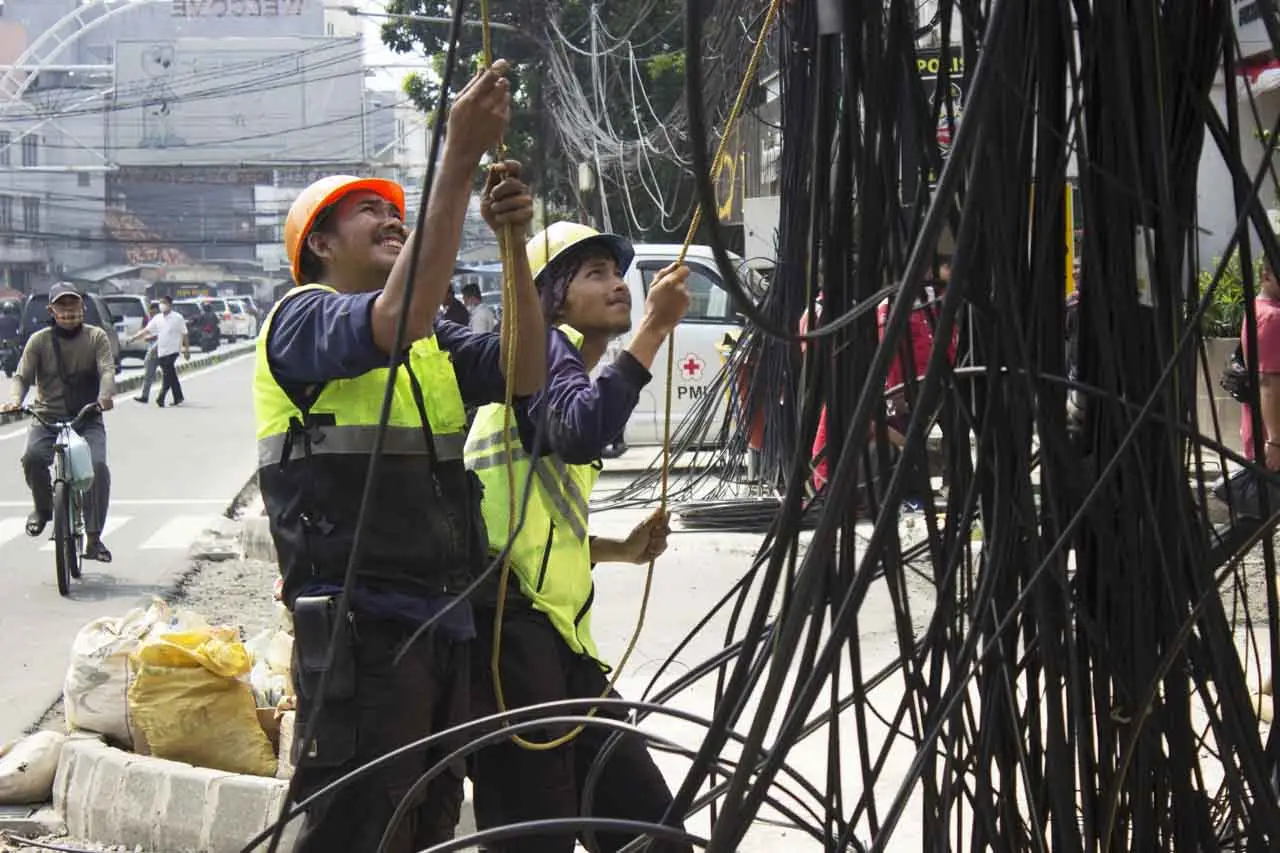 Penertiban Kabel Semrawut...