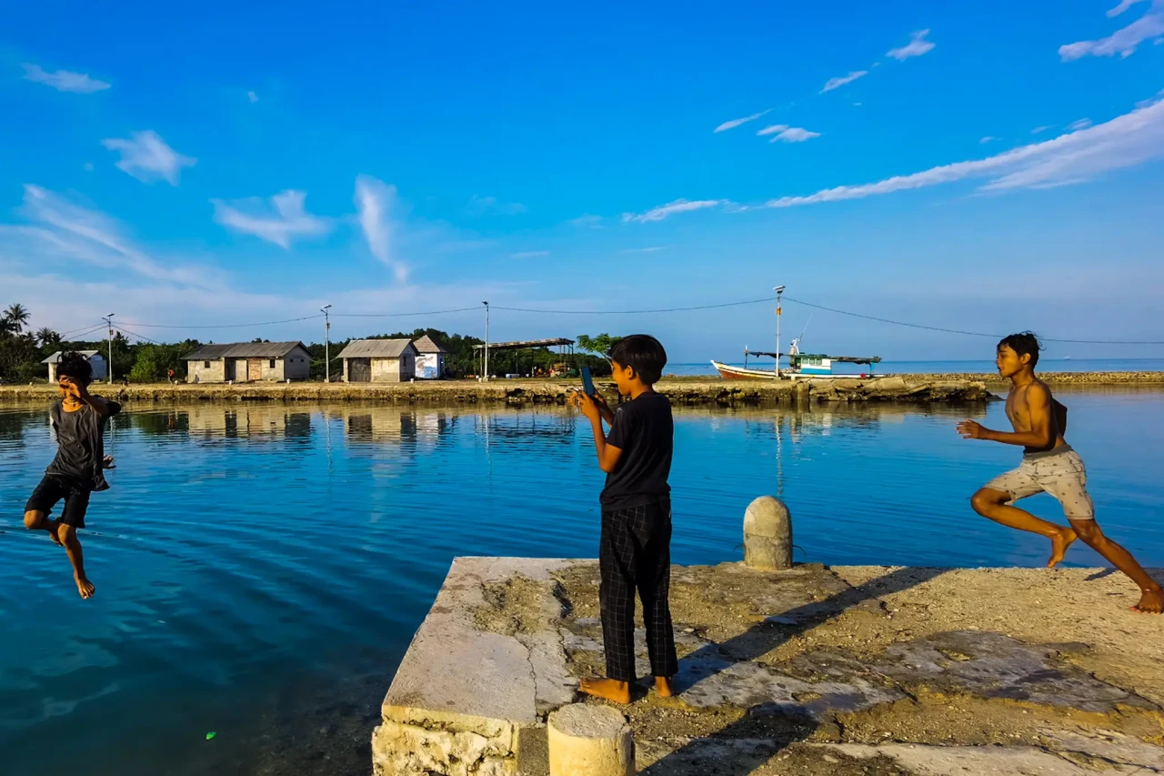 Anak Pulau Tunda Bebas...