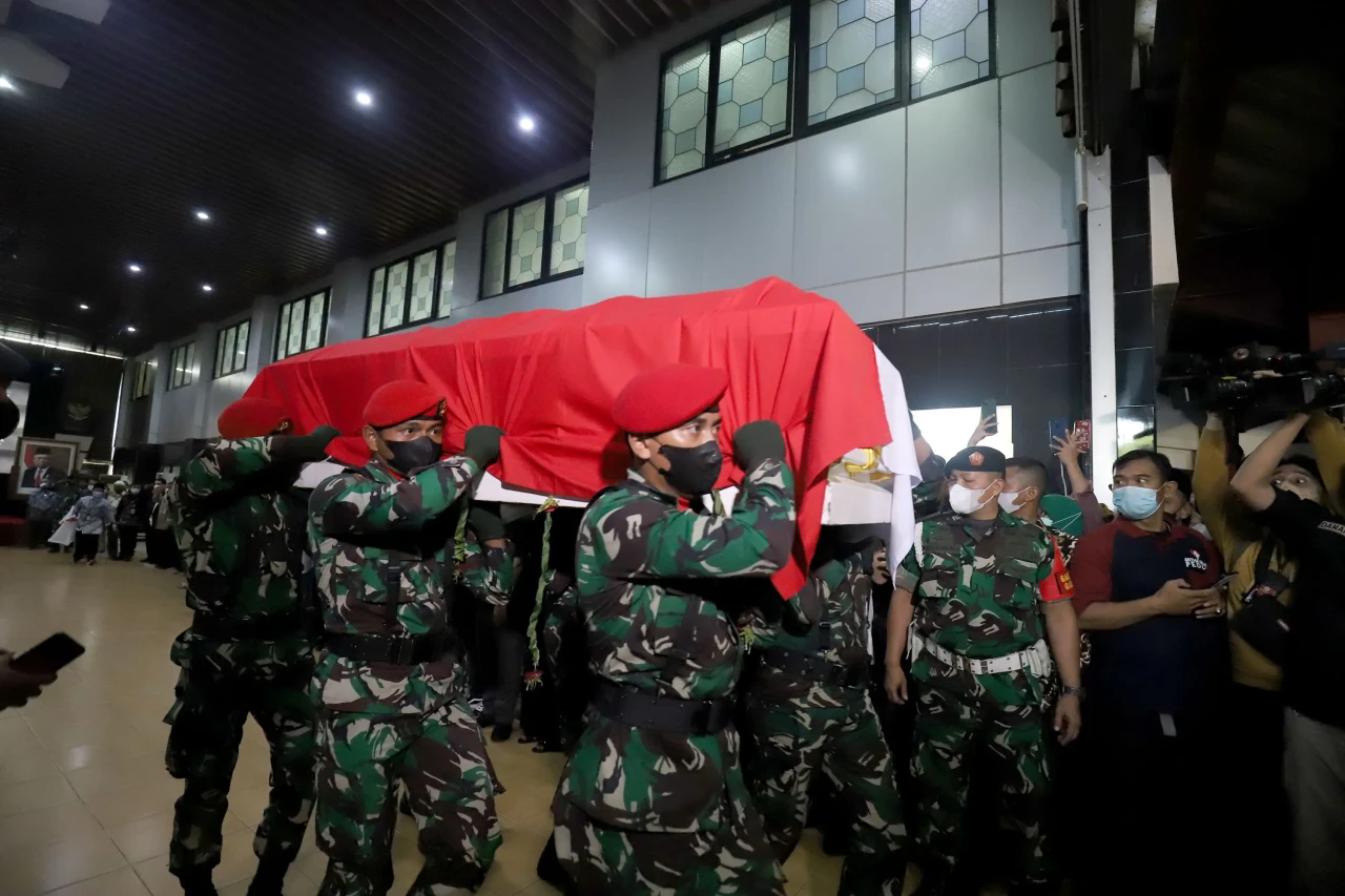 Usai Disalatkan, Jenazah...