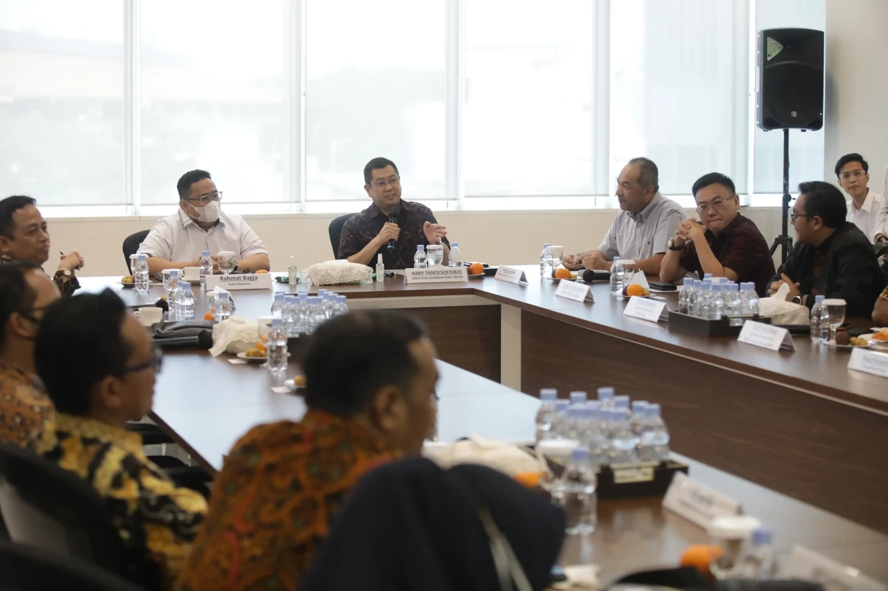 Ketua Bawaslu dan Anggota...