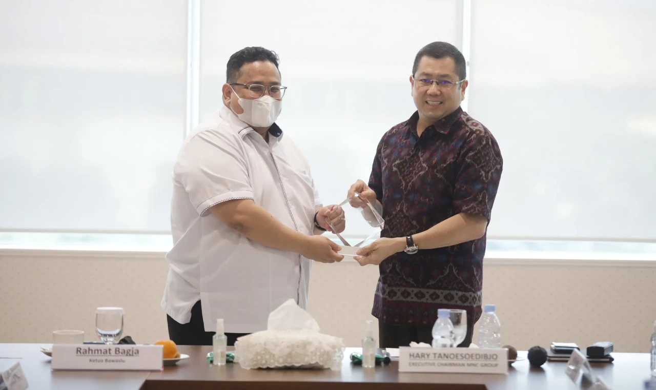 Ketua Bawaslu dan Anggota...