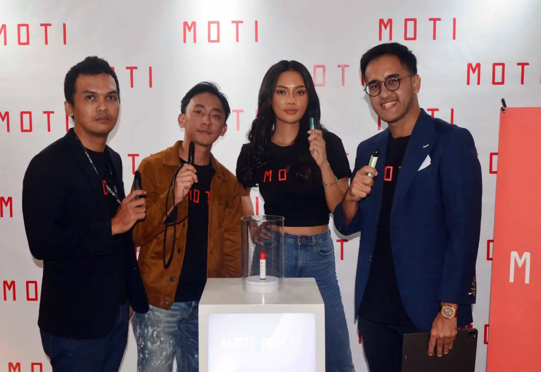 Tekuni Bisnis, Artis...