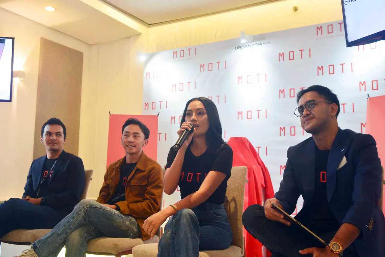 Tekuni Bisnis, Artis...
