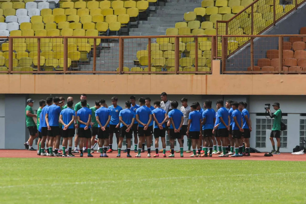 Melihat Latihan Timnas...