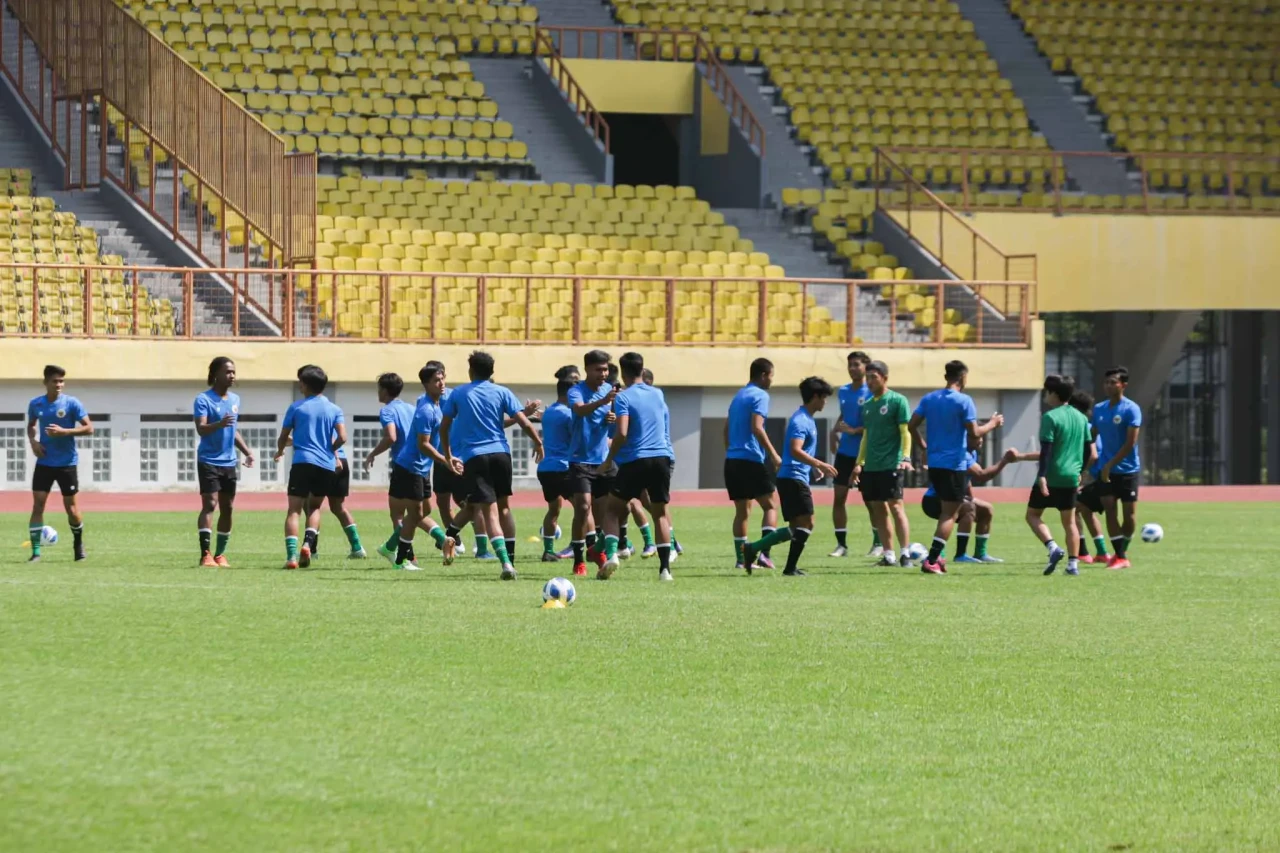 Melihat Latihan Timnas...