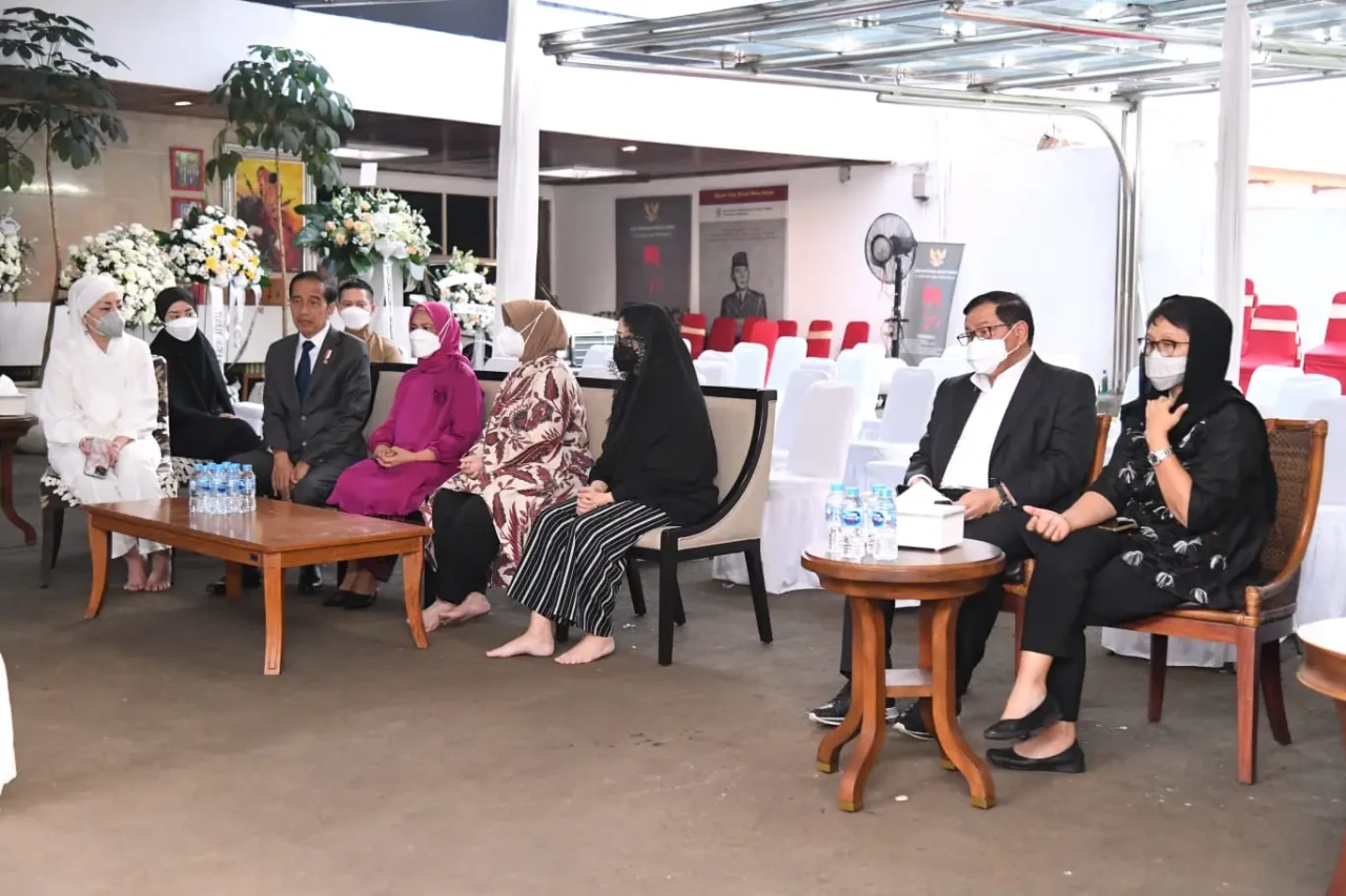 Presiden Jokowi dan...