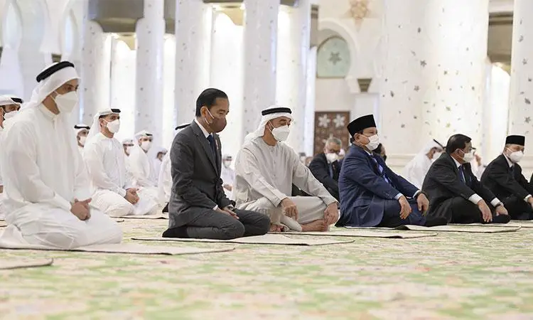 Ini Momen Prabowo Salat...
