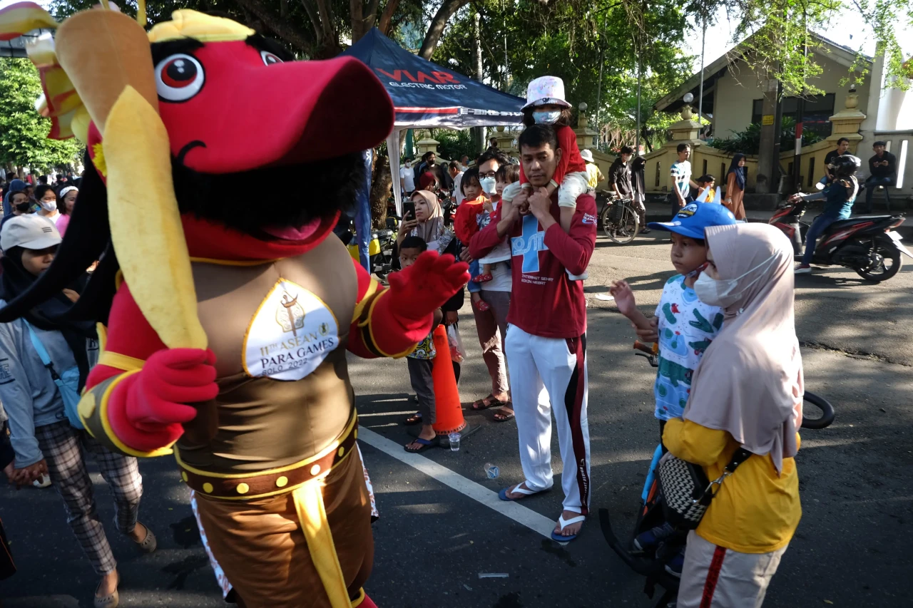 Kirab Maskot ASEAN Paragames...