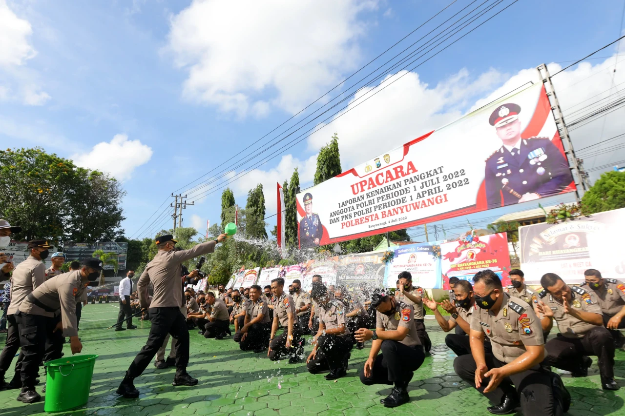 Potret Tradisi Kenaikan...