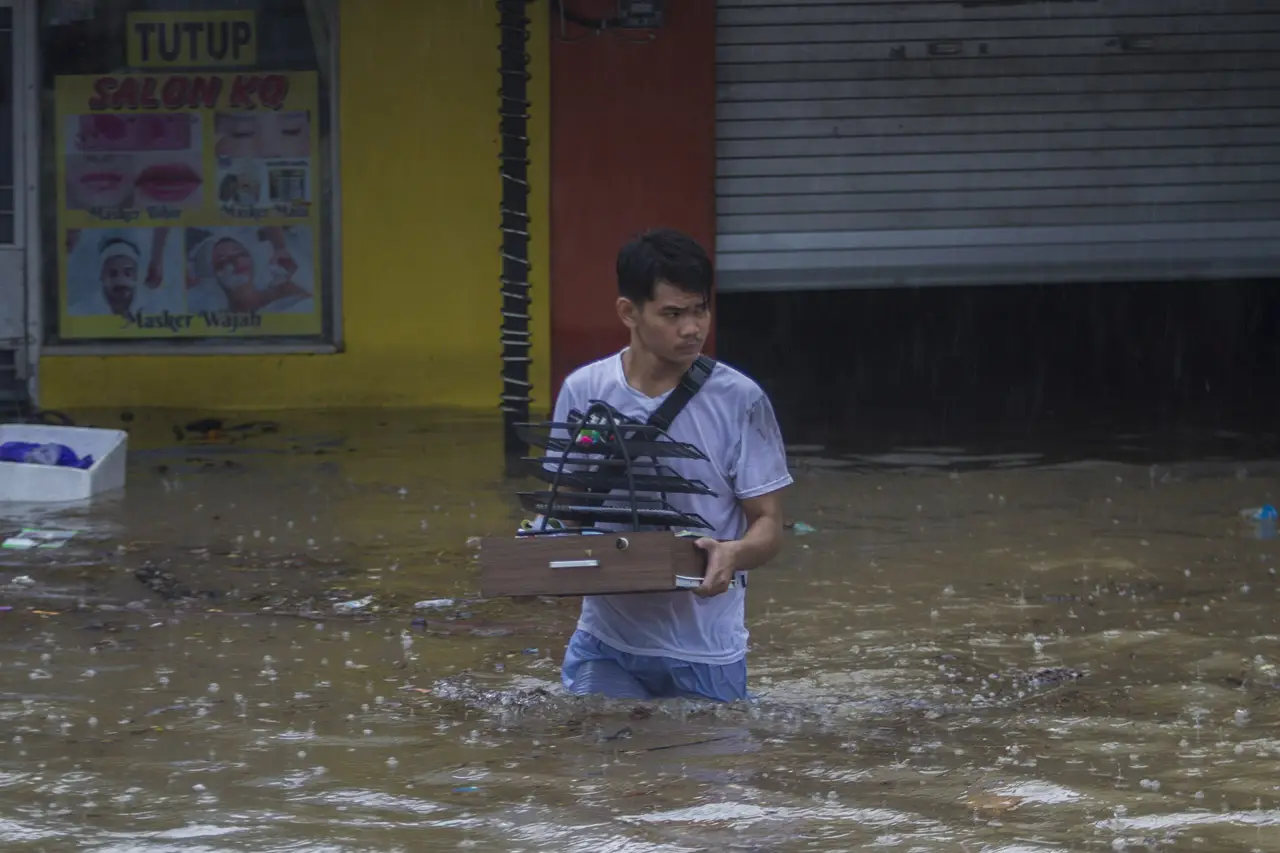 Banjir Rendam Sejumlah...