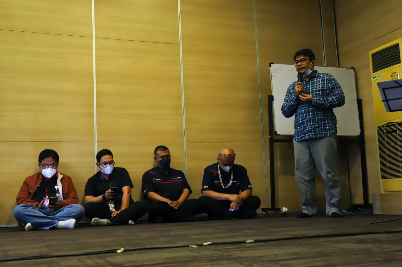 Bertajuk Senyawa Kolaborasi,...