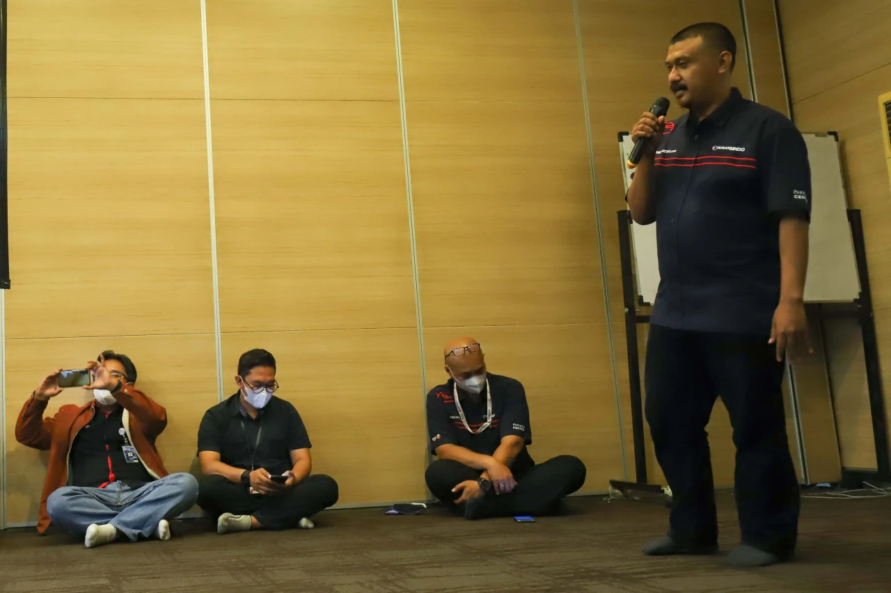Bertajuk Senyawa Kolaborasi,...