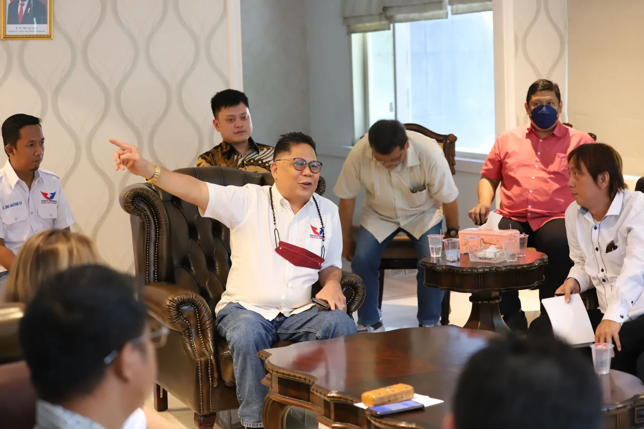 Partai Perindo Gelar...