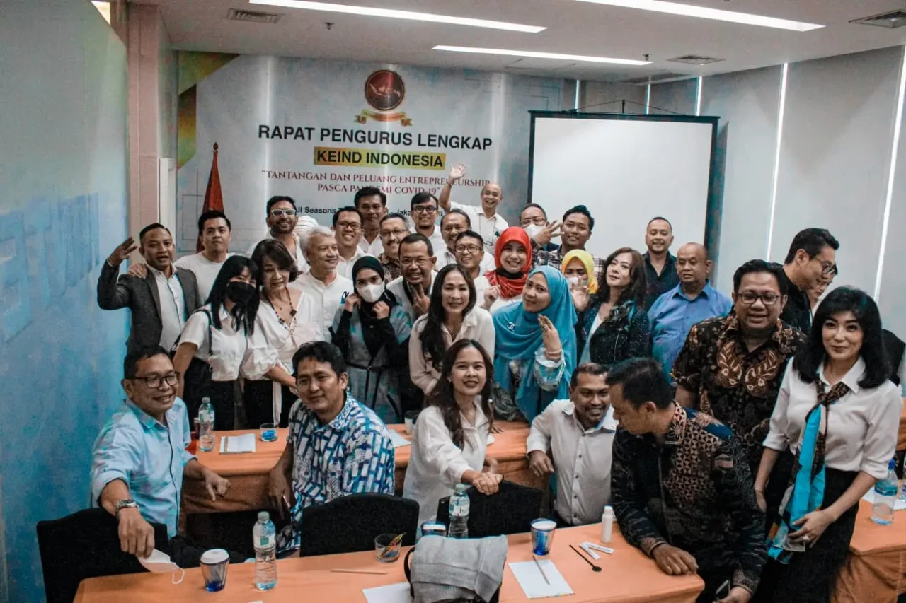 Undang Jokowi, Kamar...