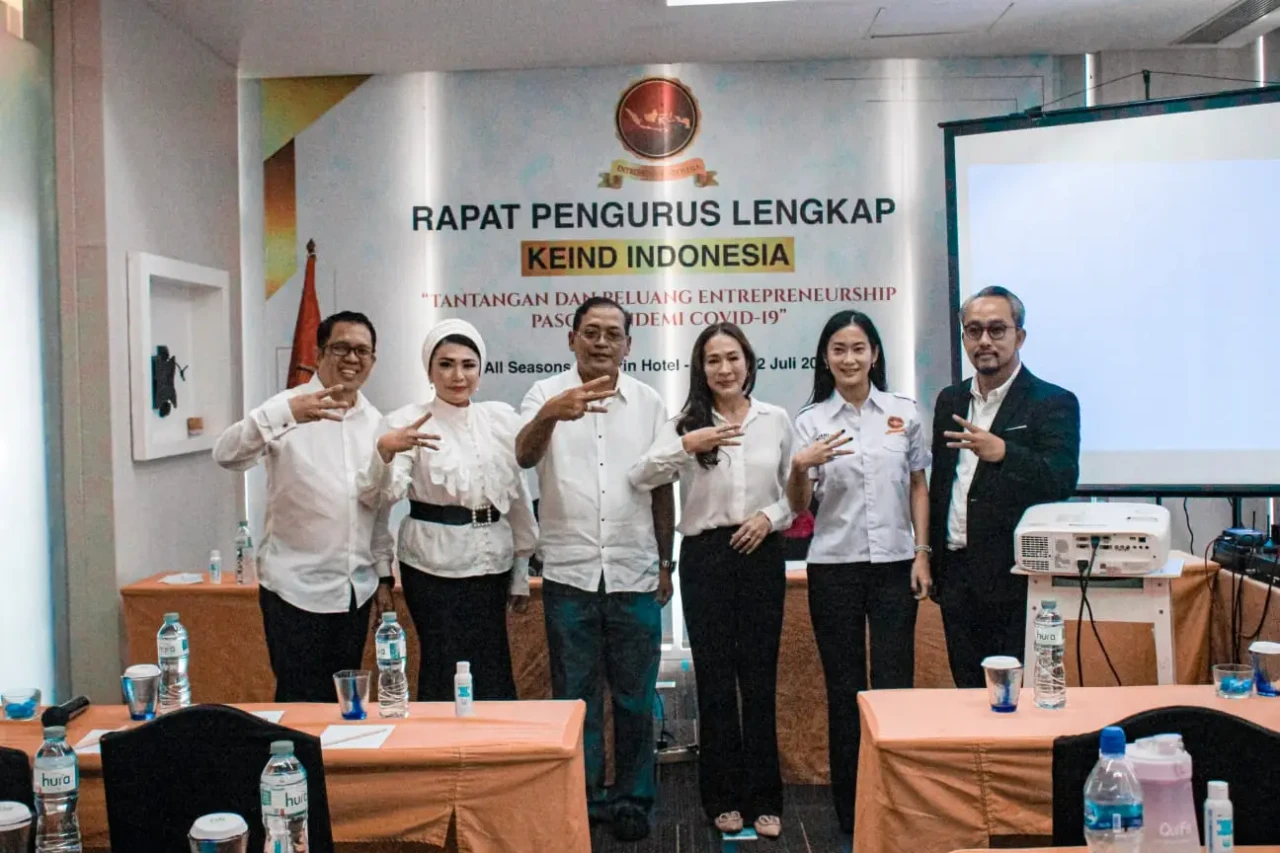 Undang Jokowi, Kamar...
