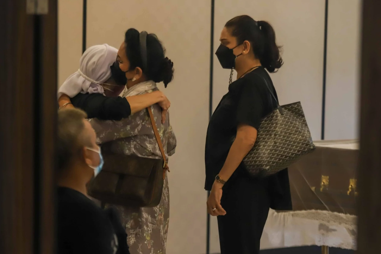 Suasana Haru Iringi...