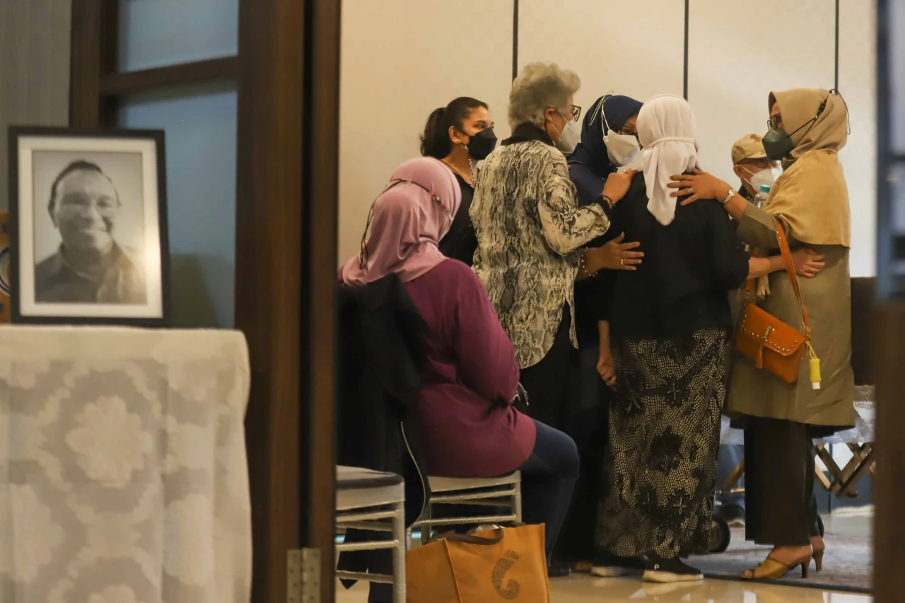 Suasana Haru Iringi...
