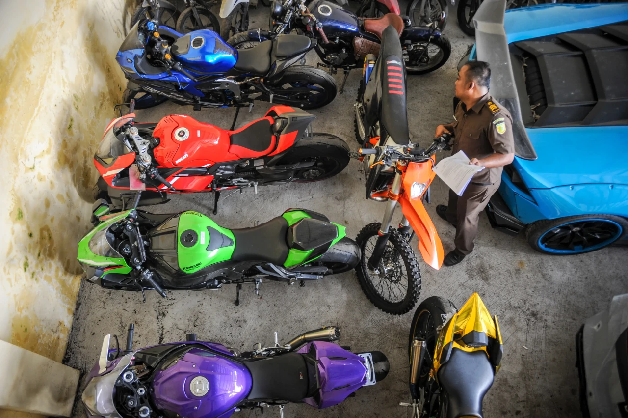 Penampakan Mobil dan...